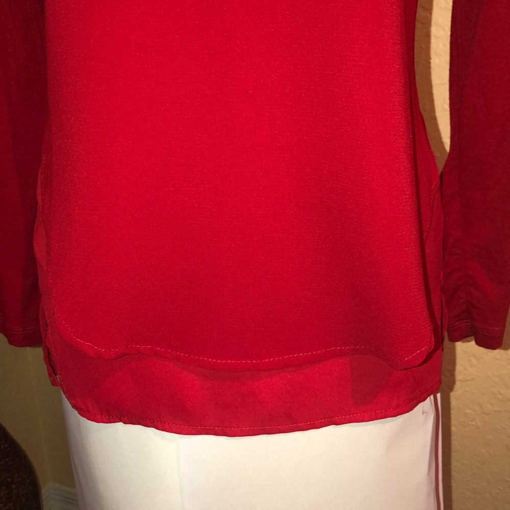 Layered blouse with hi-lo hem - Picture 2 of 4